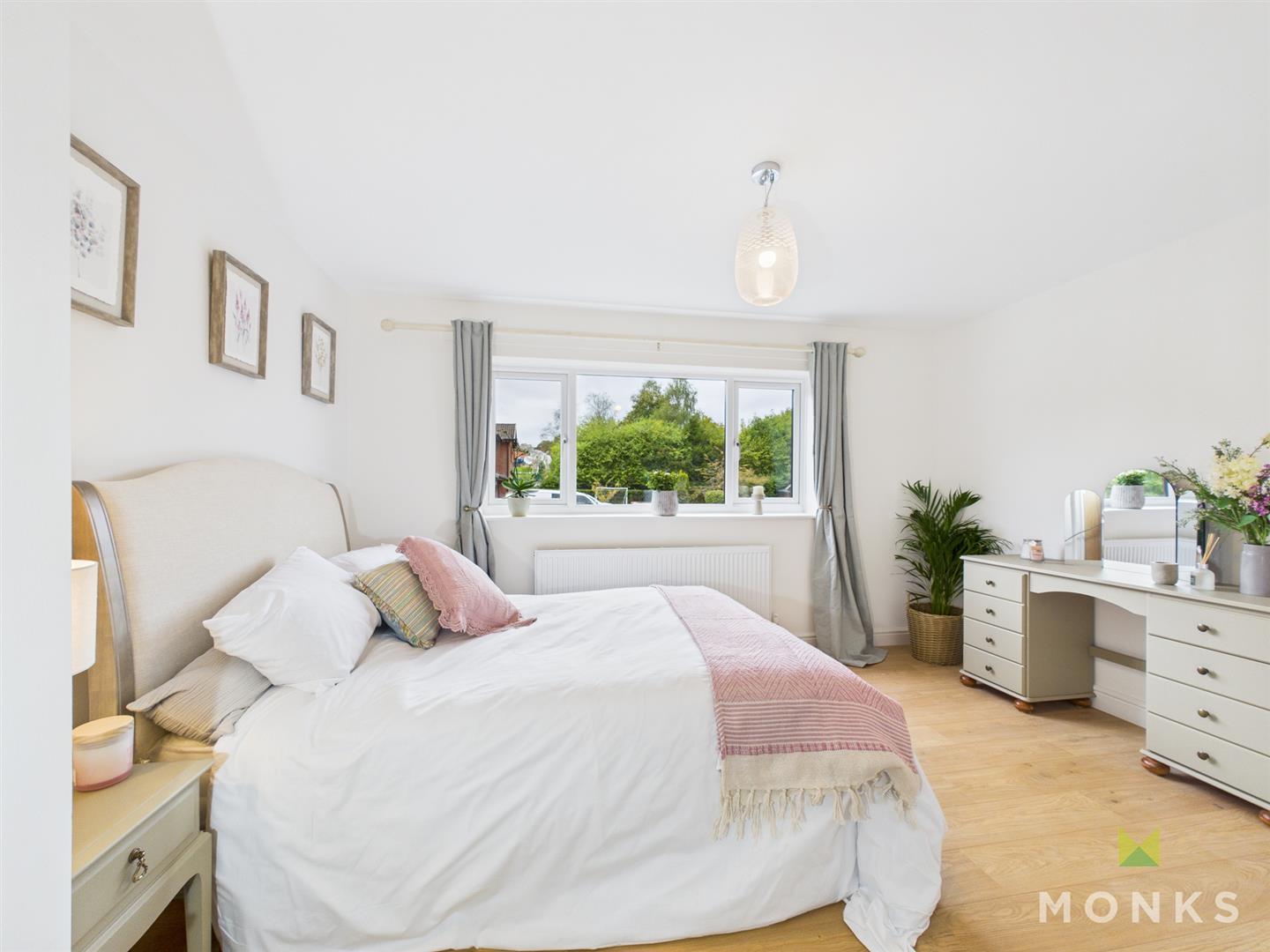 37 Llanforda Mead, Oswestry, SY11 1TS For Sale